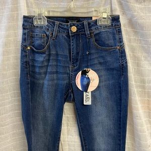 NWT Iris Skinny Jeans Juniors Dark Wash Curve Hugging